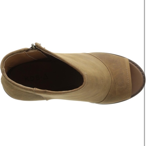 Kelsi Dagger Brooklyn
Womens Side Zip Block Heel Peep Toe Booties Brown Size 7.5 - Picture 12 of 14